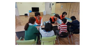 [주간보호센터] 10월 취미활동(네일아트 실시)