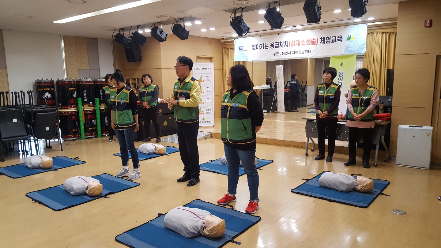 심폐소생술_시범.jpg
